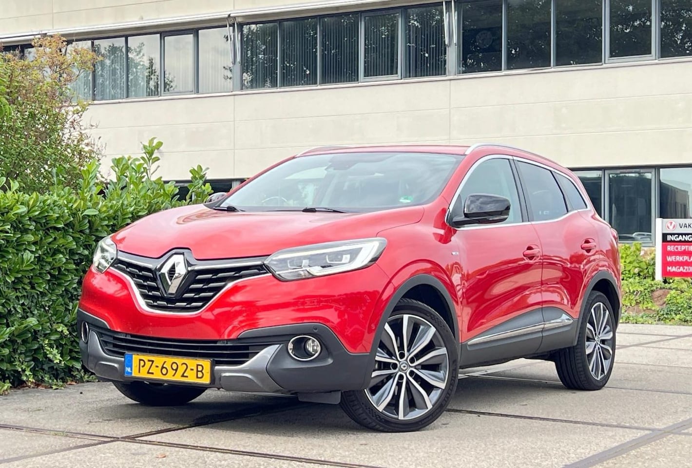 Renault Kadjar - 1.6 TCe Bose |PARKEERSENSOREN|TREKHAAK|CLIMA|CRUISE| - AutoWereld.nl