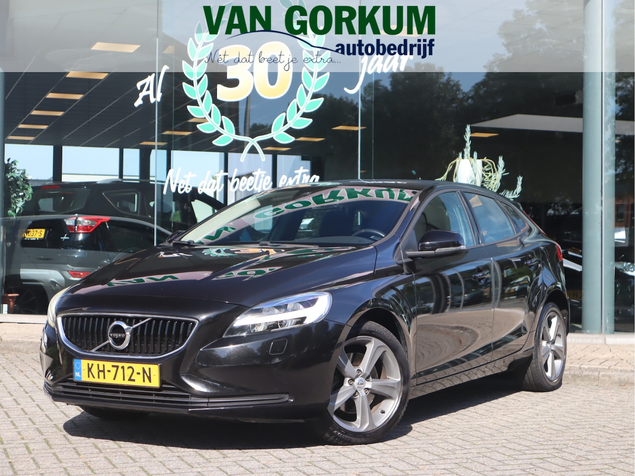 Volvo V40 - 2.0 T3 Momentum Navi / Stoelverw / Standkachel / Pdc / Elekramen / Instap klaar / Vol jaa - AutoWereld.nl