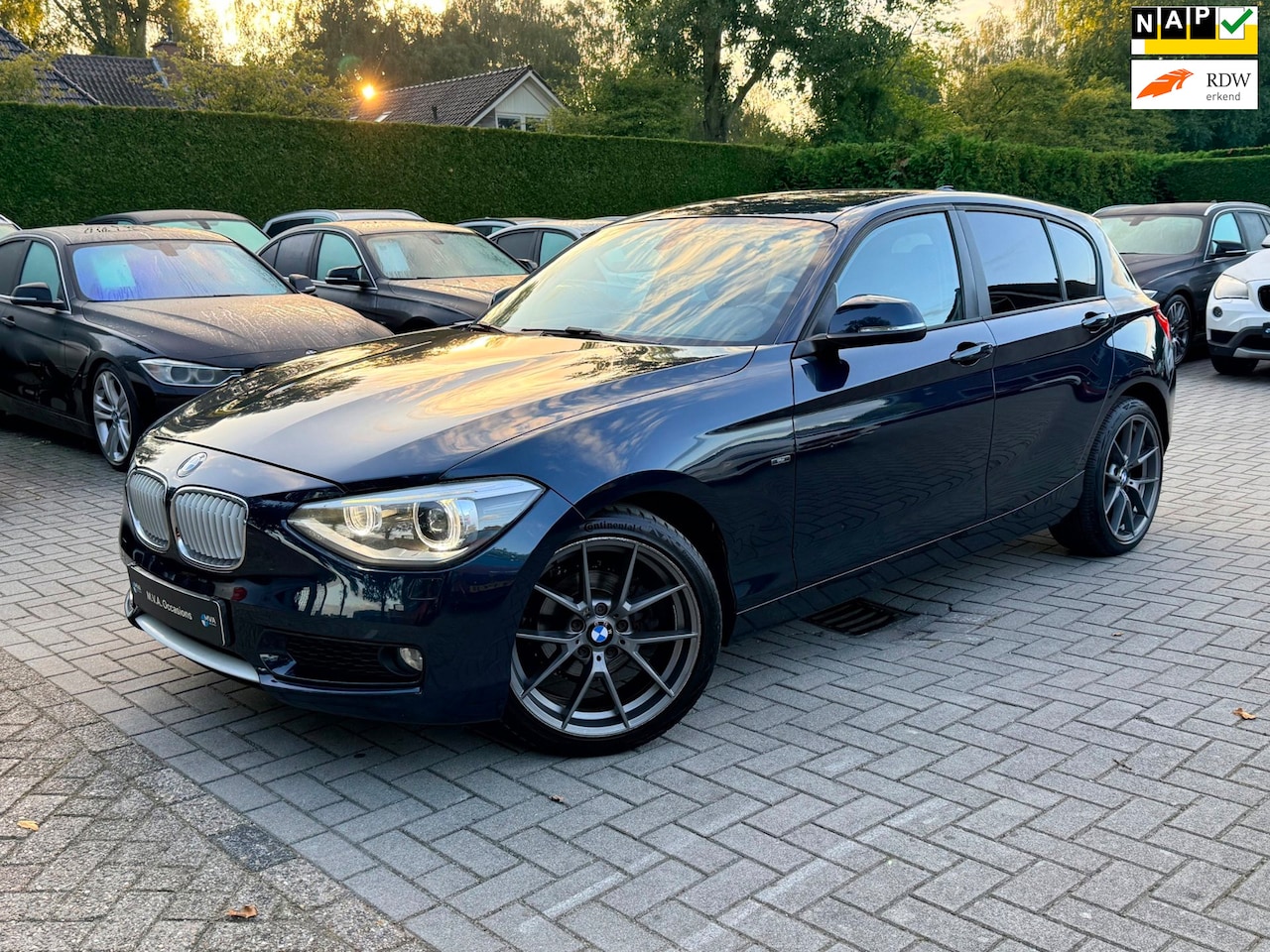 BMW 1-serie - 116i Business Urban|Nieuwe Ketting + Klepseals|Half Leder|Climate control|Navigatie|Cruise - AutoWereld.nl
