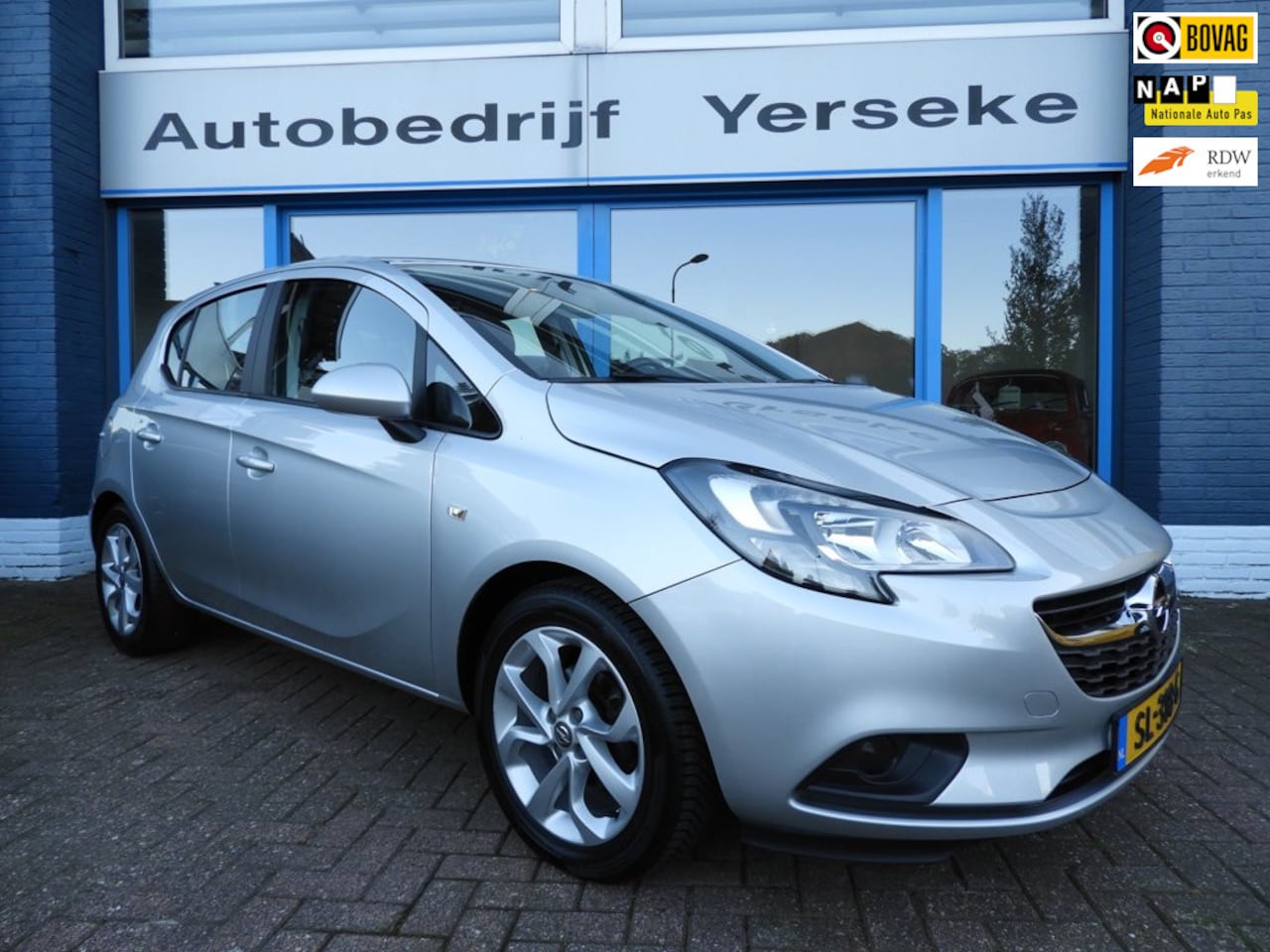 Opel Corsa - 1.4 Online Edition NL auto Apple carplay navigatie - AutoWereld.nl