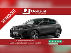 BMW iX - xDrive40 High Executive 77 kWh Sportpakket - B&W - Trekhaak - Panoramadak - Driving Assist