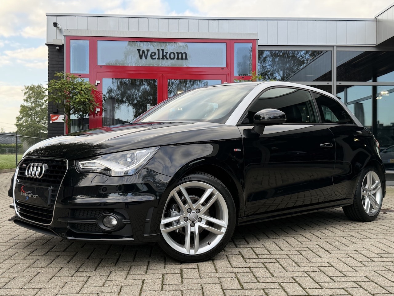 Audi A1 - 1.2 TFSI *!* 2x S-Line *!* NAVI/ 18 INCH/ BI-XENON/ MEDIA/ 99DKM *!* - AutoWereld.nl