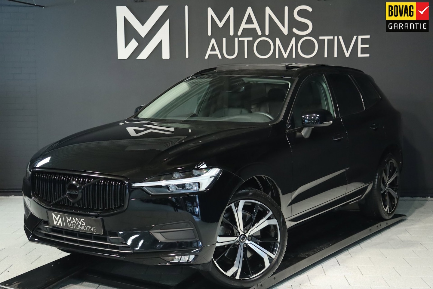 Volvo XC60 - 2.0 B5 / PANO / ACC / CAMERA / KEYLESS / STUUR+STOELVERW - AutoWereld.nl