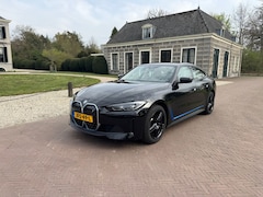 BMW i4 - eDrive40 High Executive Met 1 jaar volledige bmw garantie SOH 94,5% zee chique uitvoering