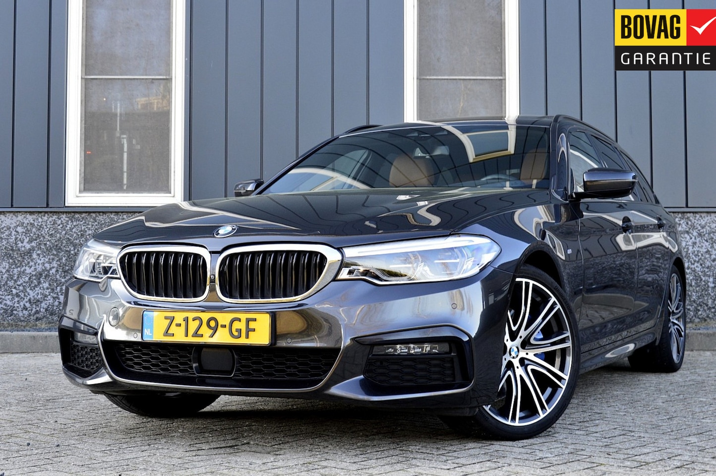 BMW 5-serie Touring - 530i M-Sport Rijklaarprijs-Garantie Panoramadak Leder Interieur Led Head-Up Trekhaak - AutoWereld.nl