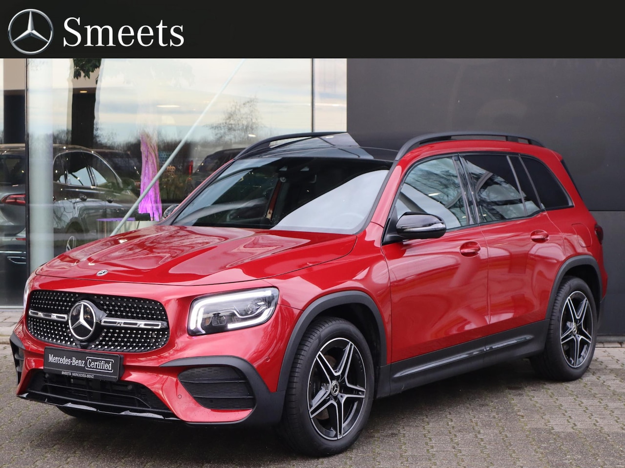 Mercedes-Benz GLB - GLB 200 AMG line l Panoramadak l Stoelverwarming l Achteruitrij camera - AutoWereld.nl