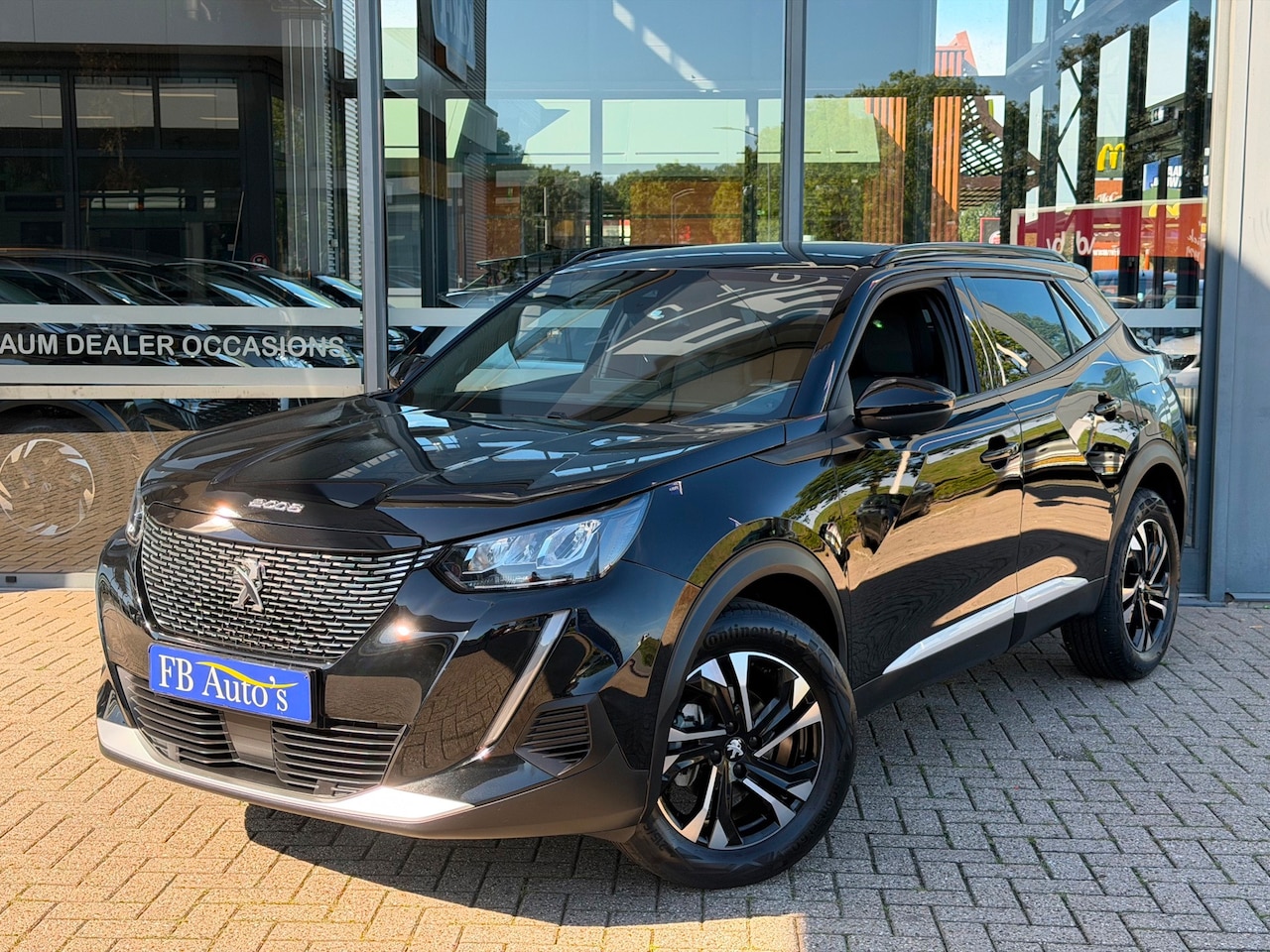 Peugeot 2008 - 1.2 PureTech Allure Pack Airco Lmv Navi Cruise Camera - AutoWereld.nl