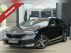 BMW 5-serie Touring - 530e M Sport | 300PK | Pano | HarmanKardon | 360° | HUD | 530e Touring M Sport 300 PK Plug