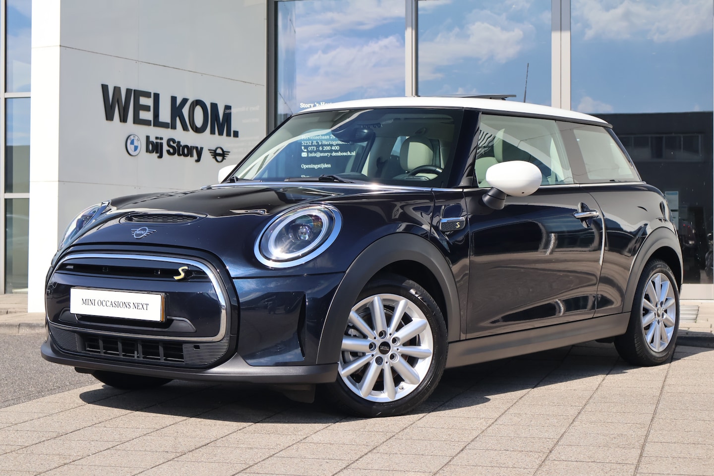 MINI Electric - Classic / Panoramadak / Sportstoelen / Comfort Access / LED / 17" Roulette Spoke 2-tone - AutoWereld.nl
