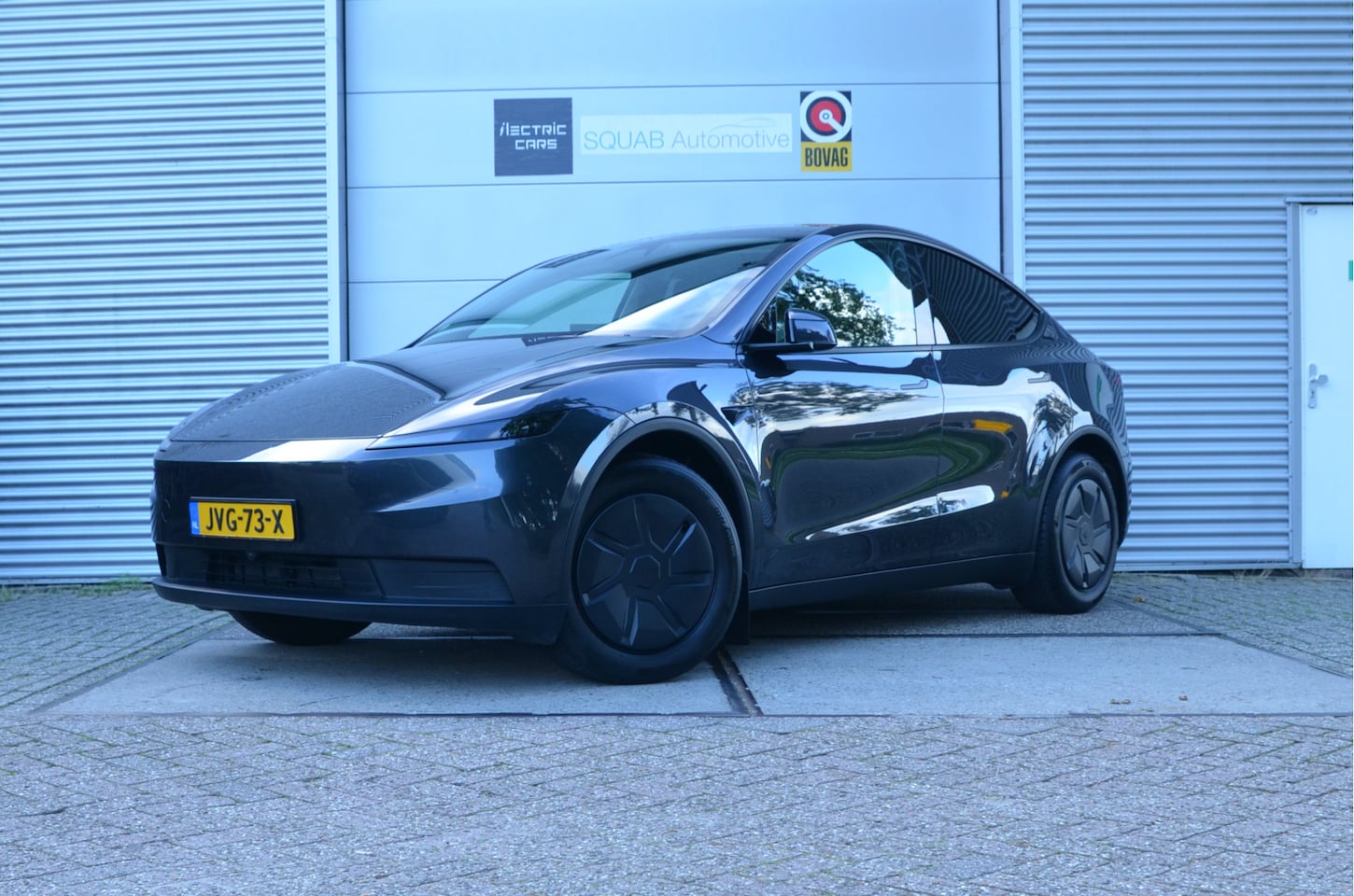 Tesla Model Y - Standard RWD 58 kWh Juniper, Trekhaak (twv 1.350,-), Stealth Grey (twv 1.300,-) - AutoWereld.nl