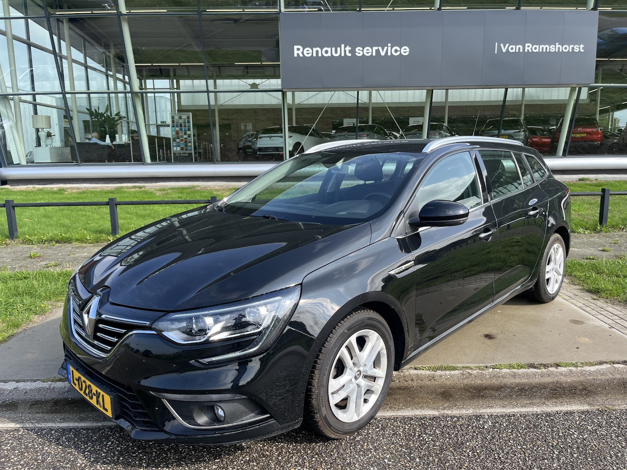 Renault Mégane Estate - 1.3 TCe 140PK Limited / Automaat / Trekhaak / Apple Carlay - Android Auto / - AutoWereld.nl