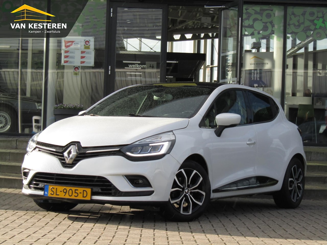 Renault Clio - TCe 90pk Intens Bose / Trekhaak / Camera Panoramadak / Compleet dealer O.H / NL Auto - AutoWereld.nl