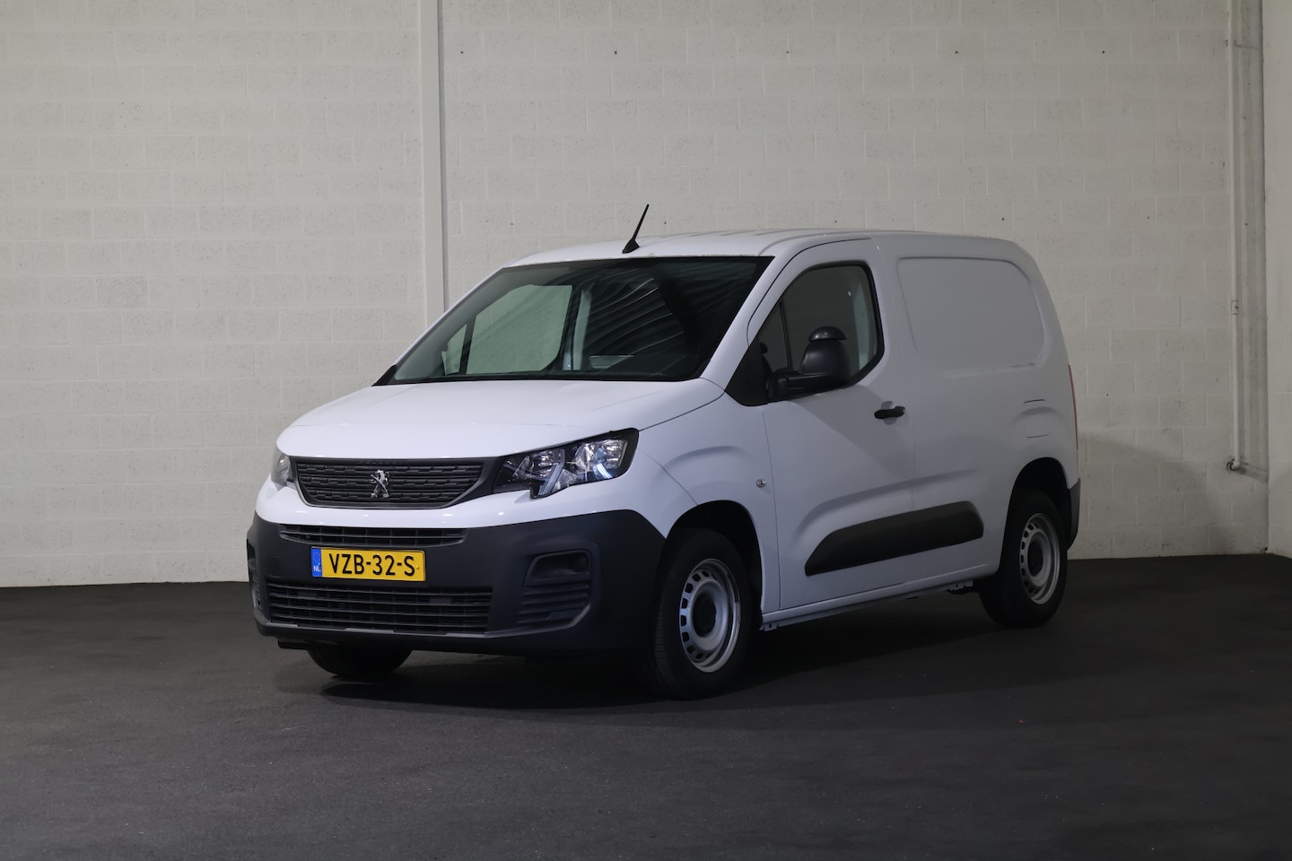 Peugeot Partner - 1.2 PureTech 110pk S&S L1 Benzine 10dkm - AutoWereld.nl