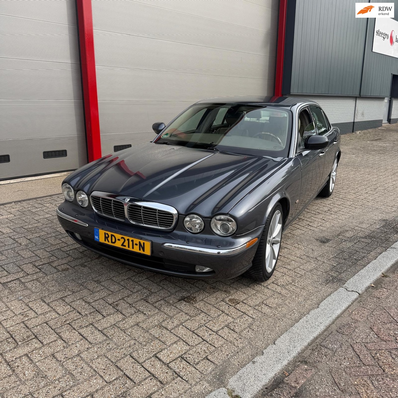 Jaguar XJ - 2.7D V6 Sovereign 2.7D V6 Sovereign - AutoWereld.nl