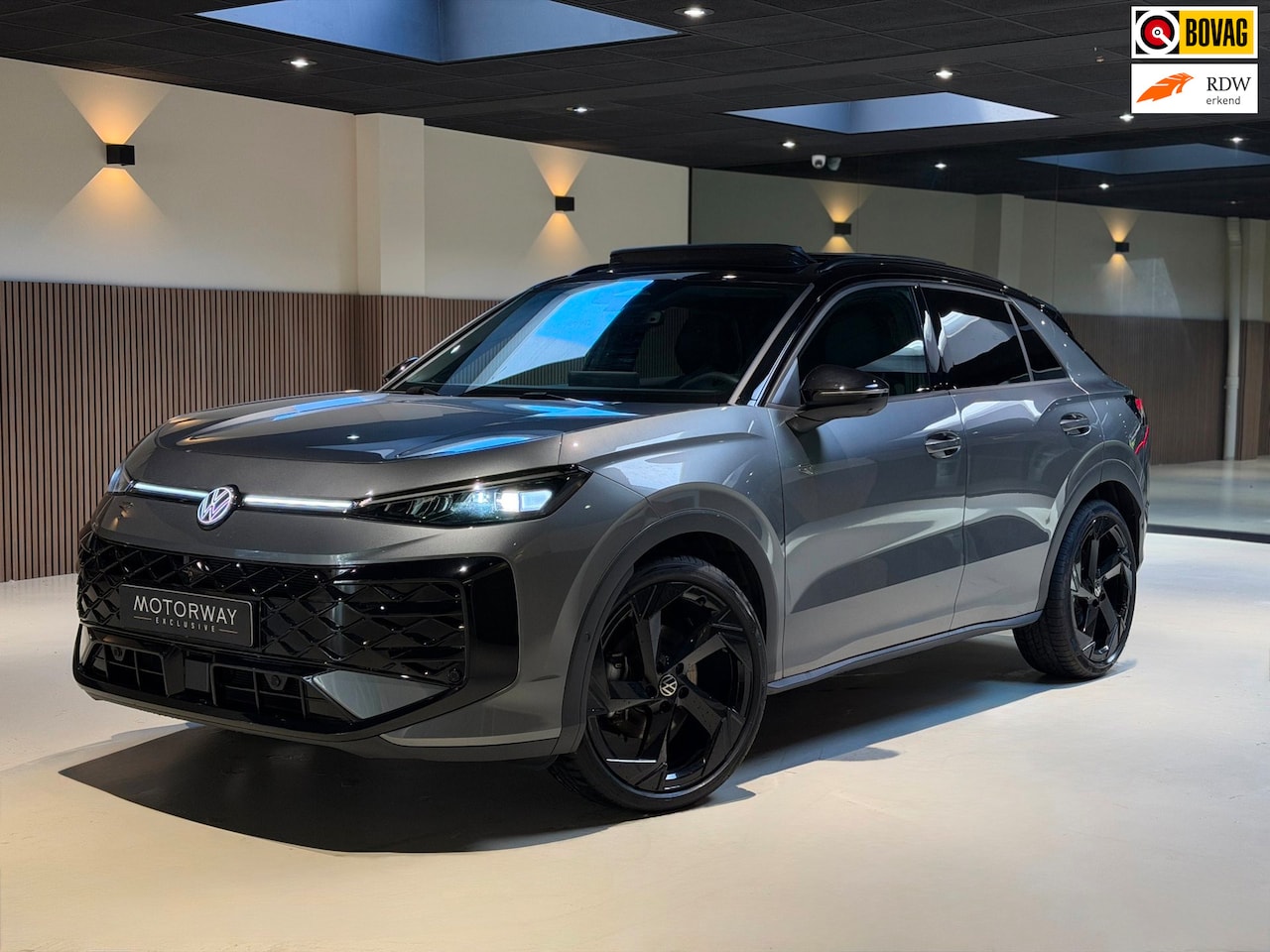 Volkswagen T-Roc - 1.5 eTsi R-Line First Edition|Pano|Matrix|Keyless|H&K|HUD|360| - AutoWereld.nl
