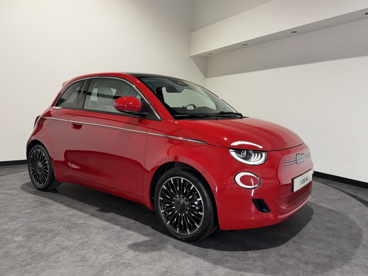Fiat 500 - La Prima 42 kWh | Luxe Leder | ACC | Keyless - AutoWereld.nl
