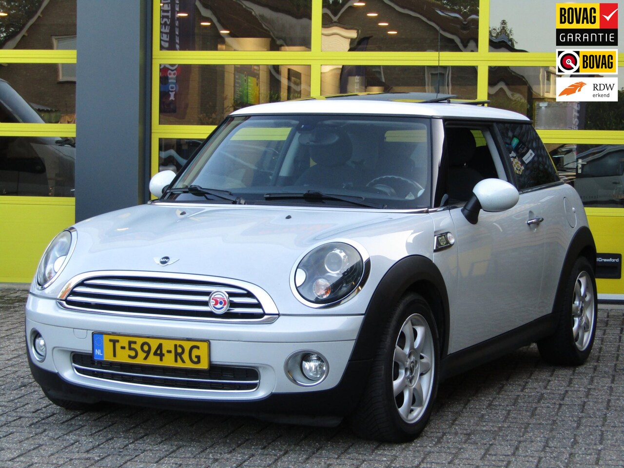 MINI 3-Deurs - 1.6 Cooper Camden / Panorama dak / Cruis controle - AutoWereld.nl
