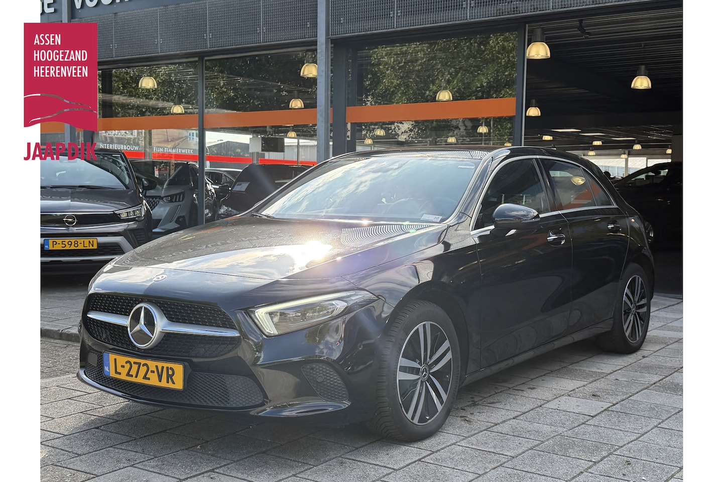 Mercedes-Benz A-klasse - BWJ 2021 | 250 e 161PK Bus Solution Luxury Lim. | PANO DAK | LEER | TREKHAAK | AMBIENT PAK - AutoWereld.nl