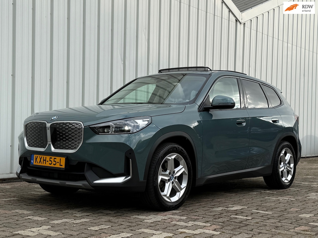 BMW iX1 - EDrive20 67 kWh ACC PANO SoH 97 % LED MASSAGE - AutoWereld.nl