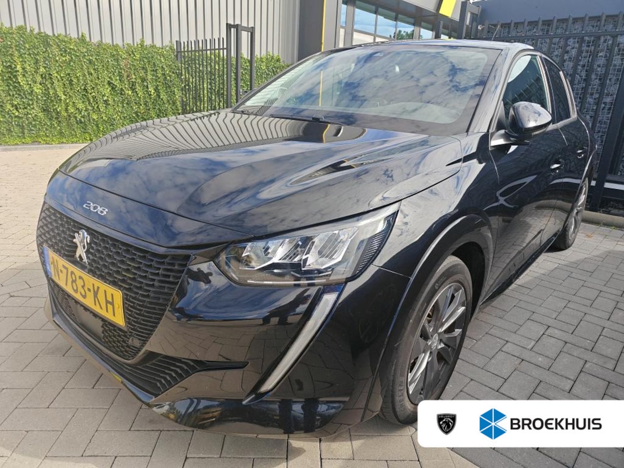 Peugeot e-208 - EV Allure Pack 50 kWh | Fase 3 laden | Navi by app | Stoelverwarming | Camera | Apple carp - AutoWereld.nl