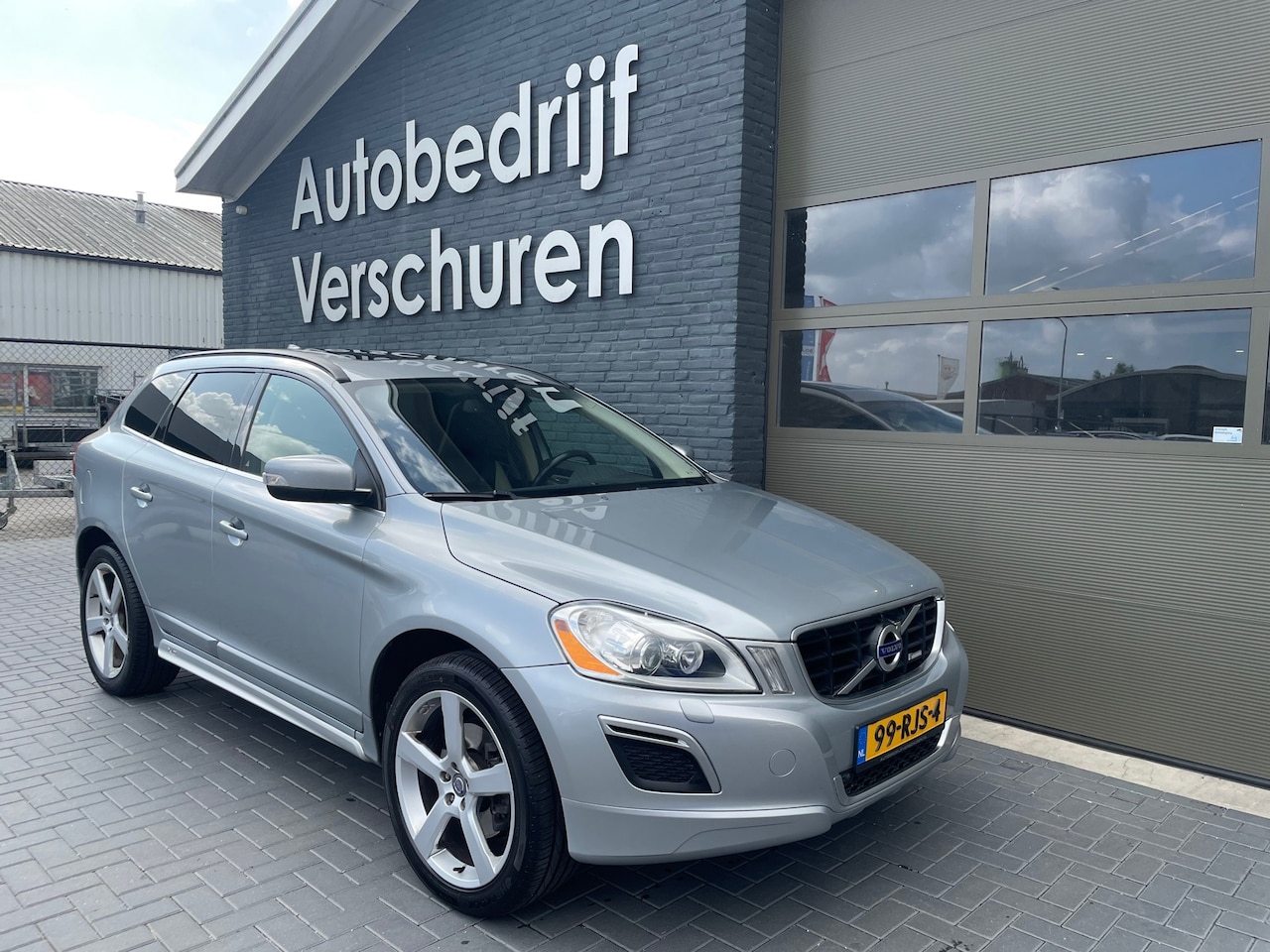 Volvo XC60 - 3.0 T6 AWD R-Design origineel Nederlander trekhaak 20 inch - AutoWereld.nl