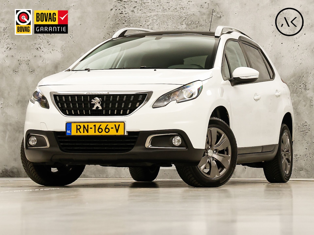 Peugeot 2008 - 1.2 PureTech Sport (PANORAMADAK, APPLE CARPLAY, NAVIGATIE, GETINT GLAS, LM VELGEN, SPORTST - AutoWereld.nl