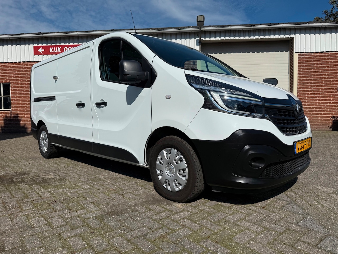 Renault Trafic - 2.0 dCi 145PK T29 L2 navi airco cruise automaat euro 6 - AutoWereld.nl