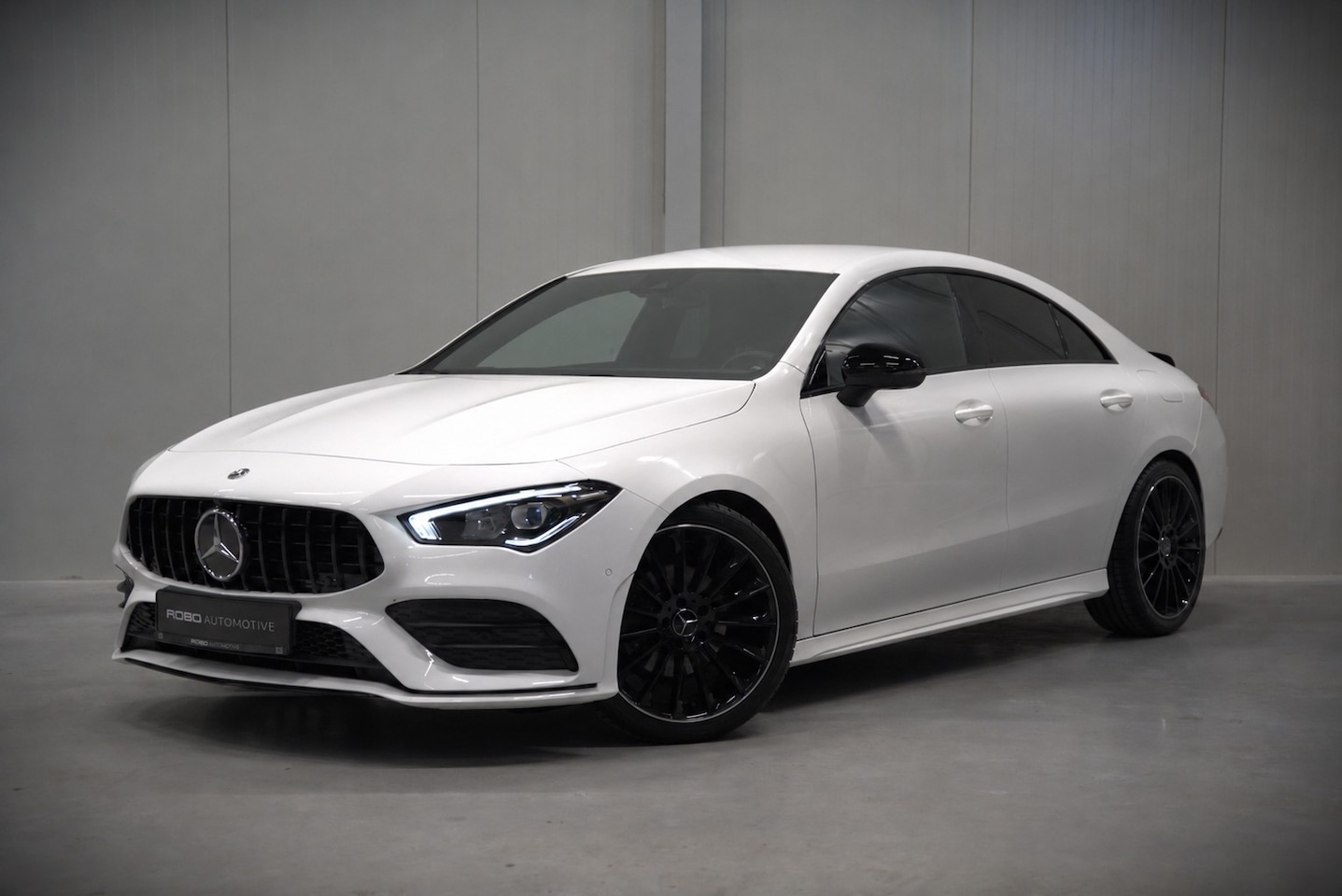 Mercedes-Benz CLA-Klasse - 180 Premium Plus | Stoelverwarming | Parkeersensoren | Navigatie | Ambiance Verlichting | - AutoWereld.nl