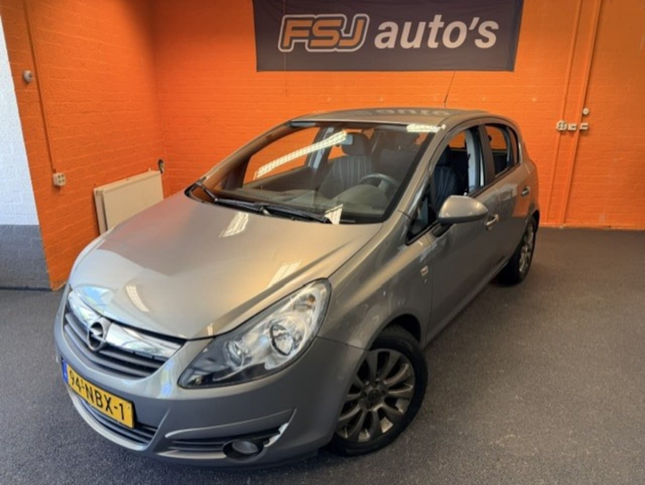 Opel Corsa - 1.2 16V / 5 DEURS / '111' EDITION / CARPLAY!! - AutoWereld.nl