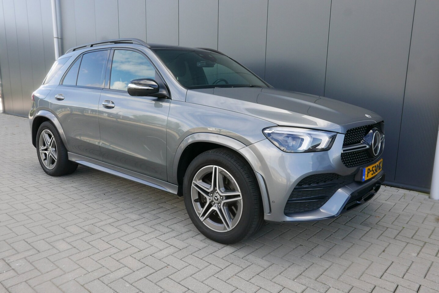 Mercedes-Benz GLE-Klasse - 350 e 4MATIC Premium Plus AMG PANORAMADAK,TREKHAAK. - AutoWereld.nl