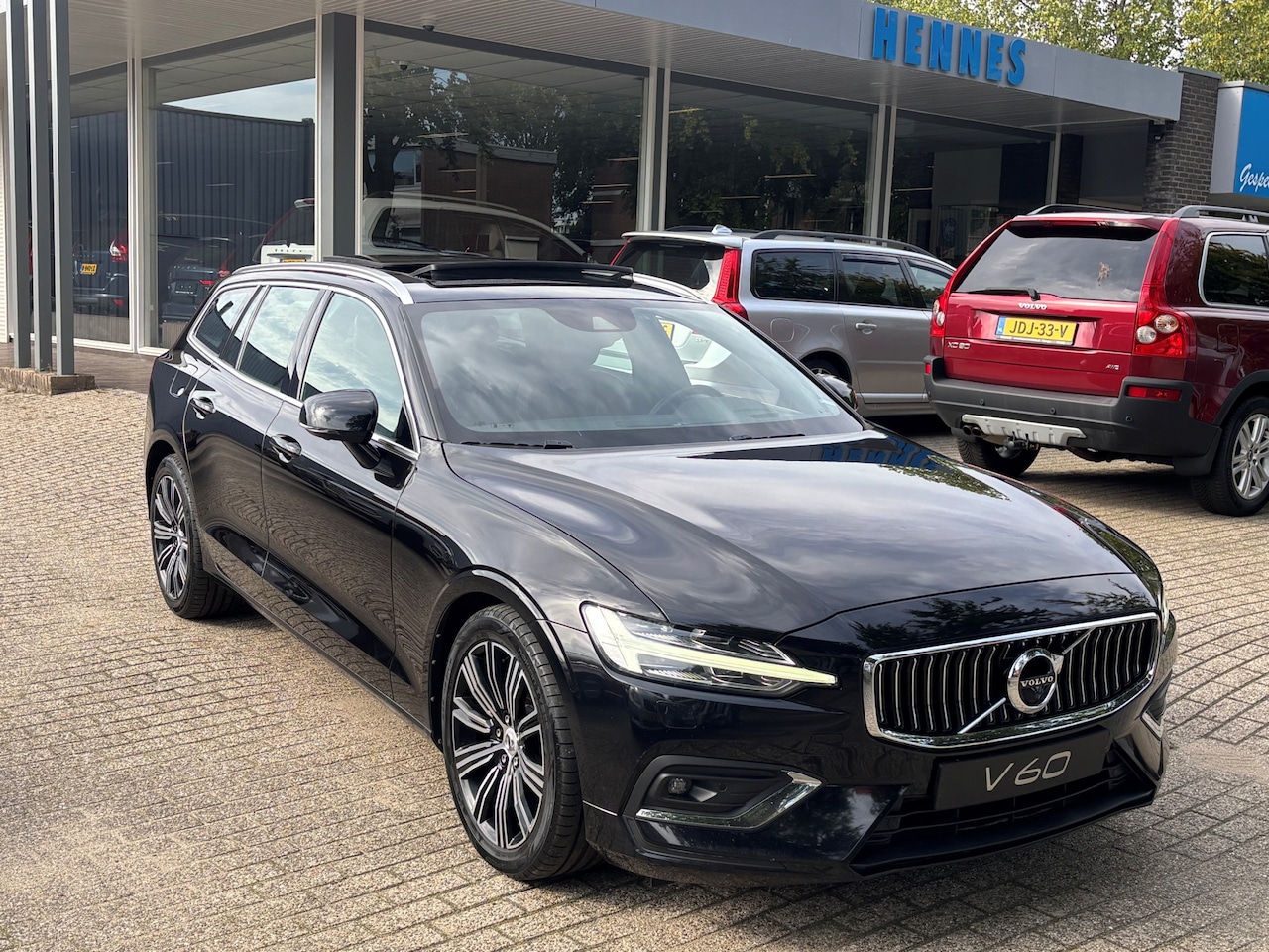 Volvo V60 - T6 AWD Inscription HeadUp Panorama keyless Pilot Assist 360 - AutoWereld.nl