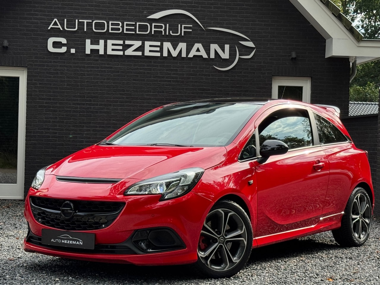 Opel Corsa - 1.4 GSI 150PK SPOILER KUIPSTOELEN LEDER CARPLAY NAVI CAMERA XENON - AutoWereld.nl