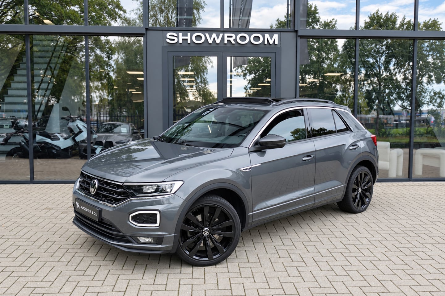 Volkswagen T-Roc - 1.5 TSI Sport Business R-Line PANO CAM - AutoWereld.nl