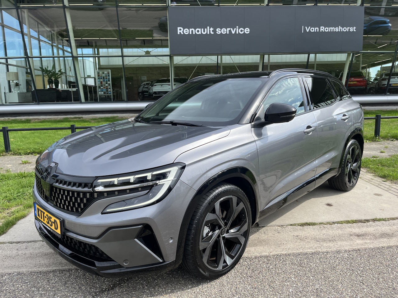Renault Austral - E-Tech full hybrid 200 Iconic Esprit Alpine / Panoramadak /H Elek.Achterklep / Stoelverw.+ - AutoWereld.nl
