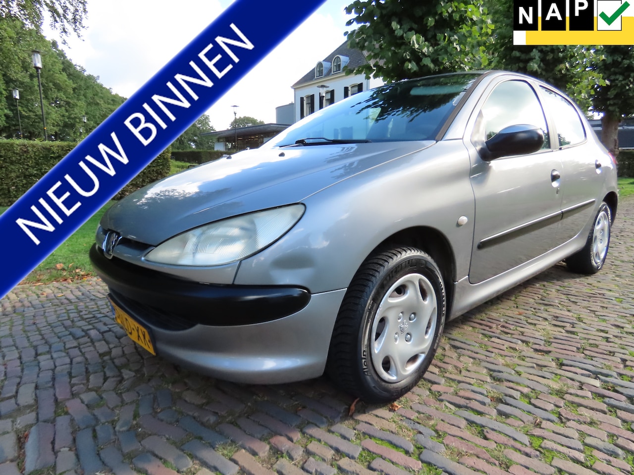 Peugeot 206 - 1.4 XT Stuurbekrachtiging 5 Drs - AutoWereld.nl