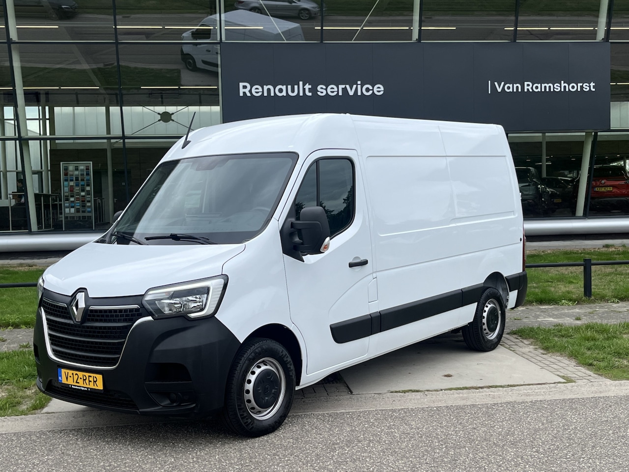 Renault Master - T33 2.3 dCi 135PK L2H2 Comfort / Airco / Parkeerhulp Achter / Cruise / - AutoWereld.nl