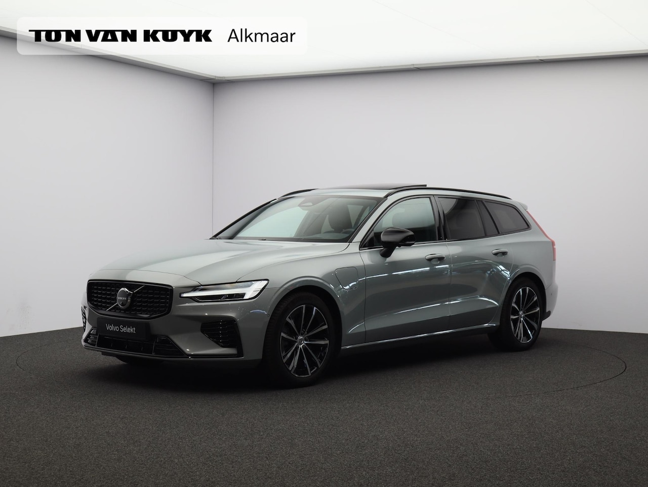 Volvo V60 - 2.0 T8 Plug-in hybrid AWD Plus Dark / Trekhaak / 360 Camera / Panoramadak / Head-Up Displa - AutoWereld.nl