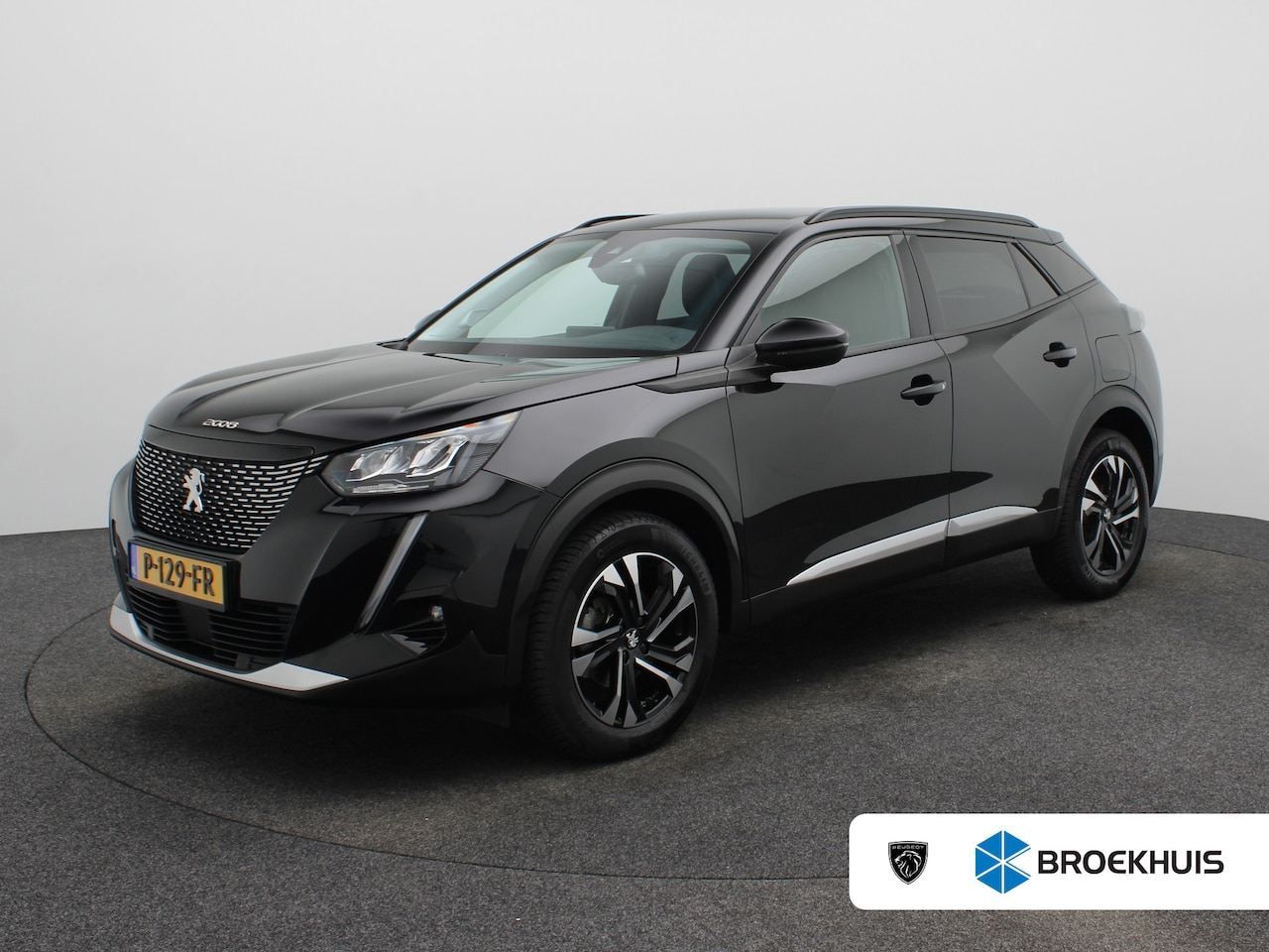Peugeot 2008 - 1.2 PureTech Allure Pack Trekhaak | Climate Control | Camera | Parkeersensoren | Apple Car - AutoWereld.nl