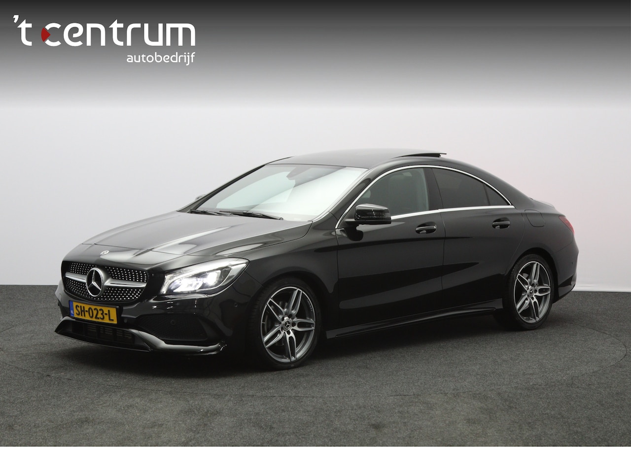 Mercedes-Benz CLA-Klasse - 180 Automaat 123 PK AMG-Line Business Solution, Panoramadak, Stoelverwarming, Camera - AutoWereld.nl