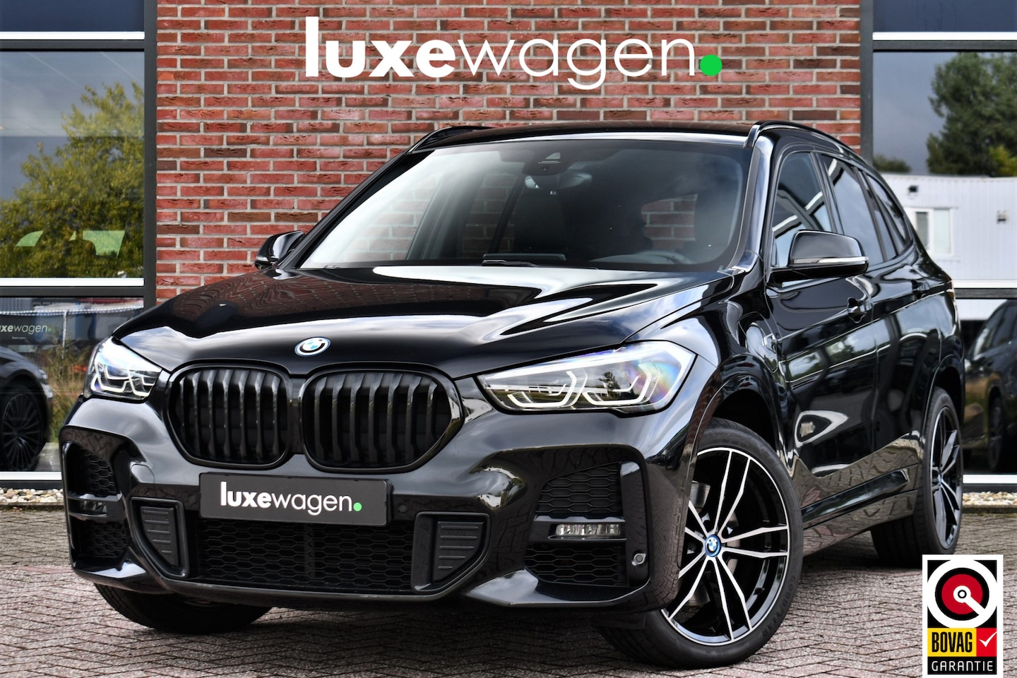 BMW X1 - xDrive25e 220pk M-Sport 19inch Leder Stuurverw LED El-klep DAB BTW-auto! - AutoWereld.nl