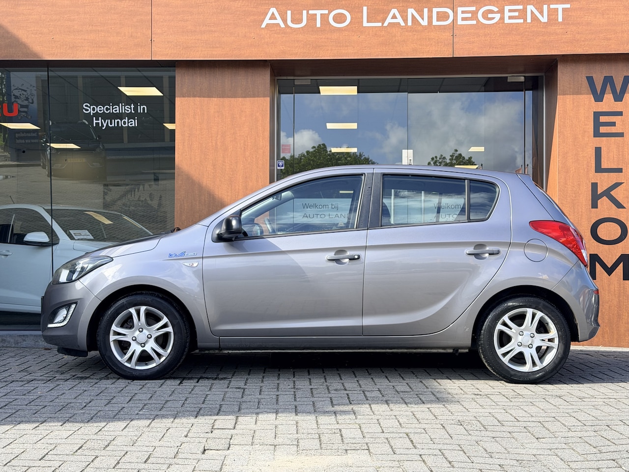 Hyundai i20 - 1.2i Business Edition | Airco | Trekhaak - AutoWereld.nl