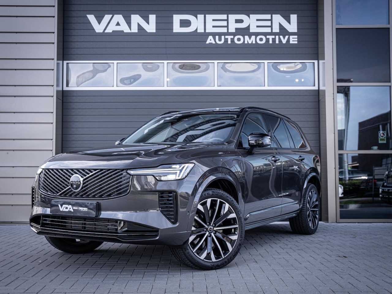 Volvo XC90 - 2.0 T8 Plug-in hybrid AWD Plus Dark - HUD l 360cam l ACC l H/Kardon l 21'' - AutoWereld.nl