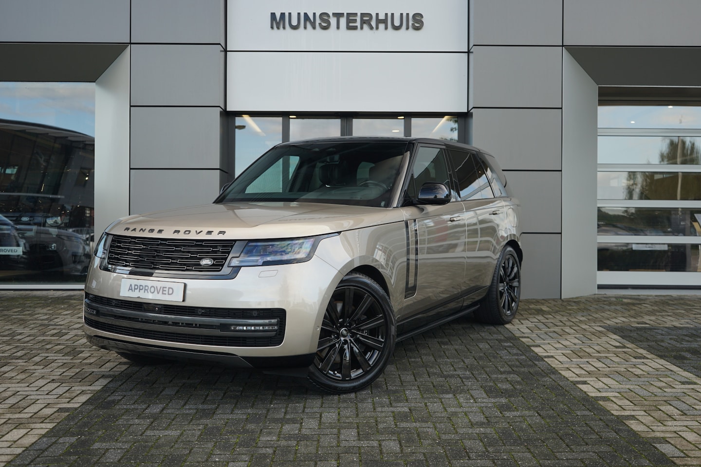 Land Rover Range Rover - 3.0 P550e Autobiography PHEV | Elektrische treeplanken | Koelvak | Meridian signature | - AutoWereld.nl