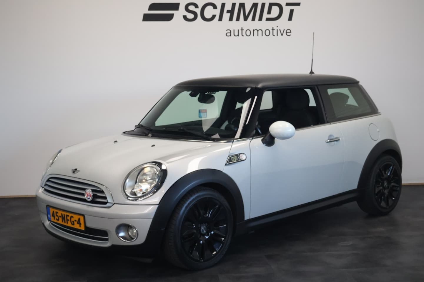 MINI 3-Deurs - 1.6 Cooper Camden Edition | H&K | Airco | Sportstoelen | Voorruitverwarming - AutoWereld.nl