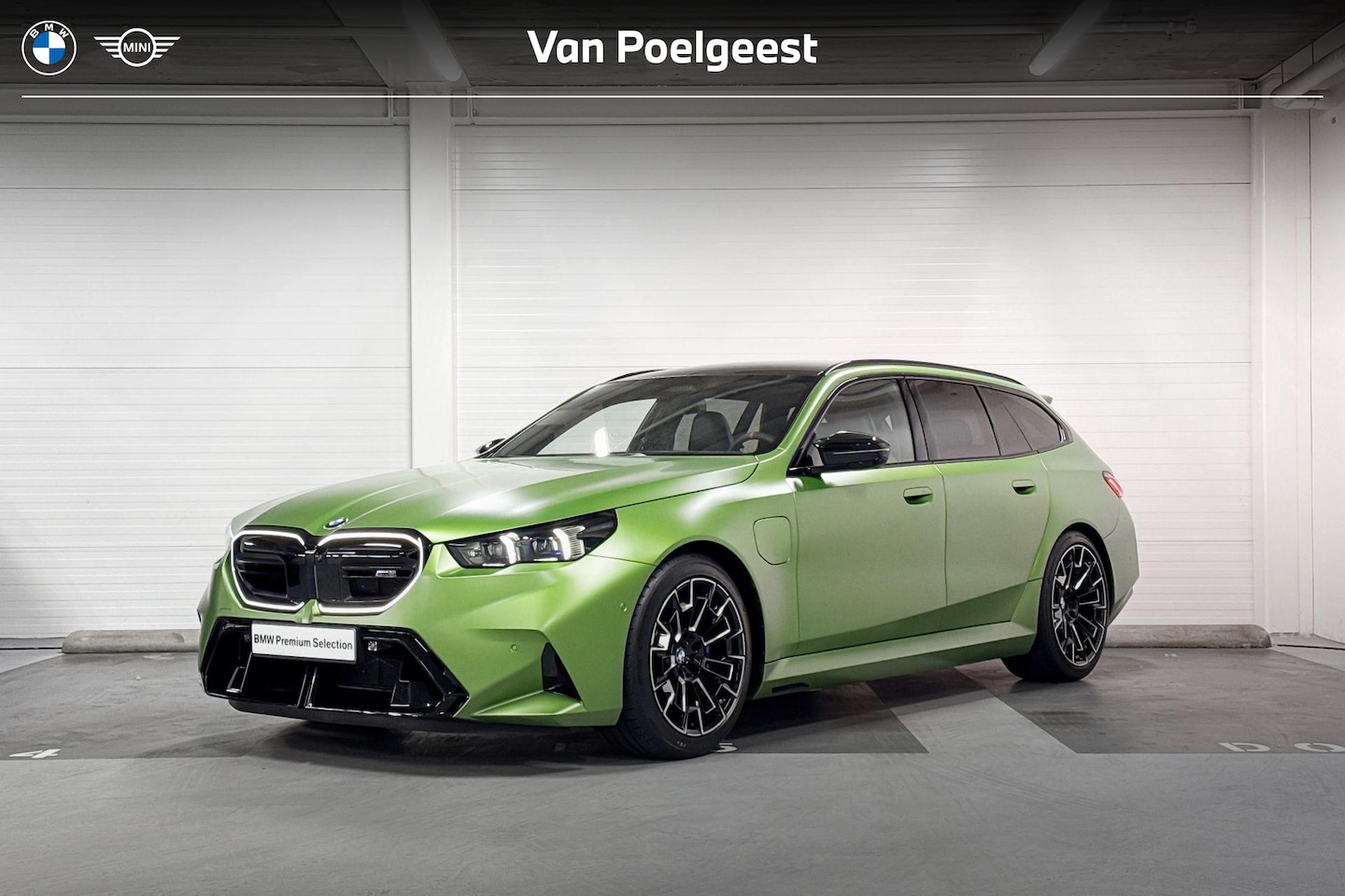 BMW 5-serie Touring - M5 Individual Frozen Tampa Bay Green | M Drive Professional | Comfort Pack | Bowers & Wilk - AutoWereld.nl