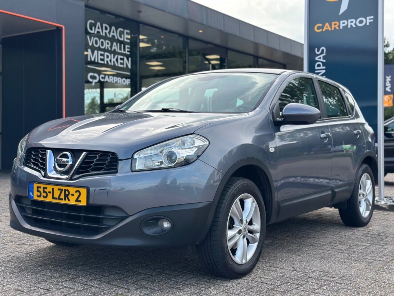 Nissan Qashqai - 1.6 Acenta Perfect Onderhouden '' Clima - Camera - Trekhaak - PDC '' - AutoWereld.nl