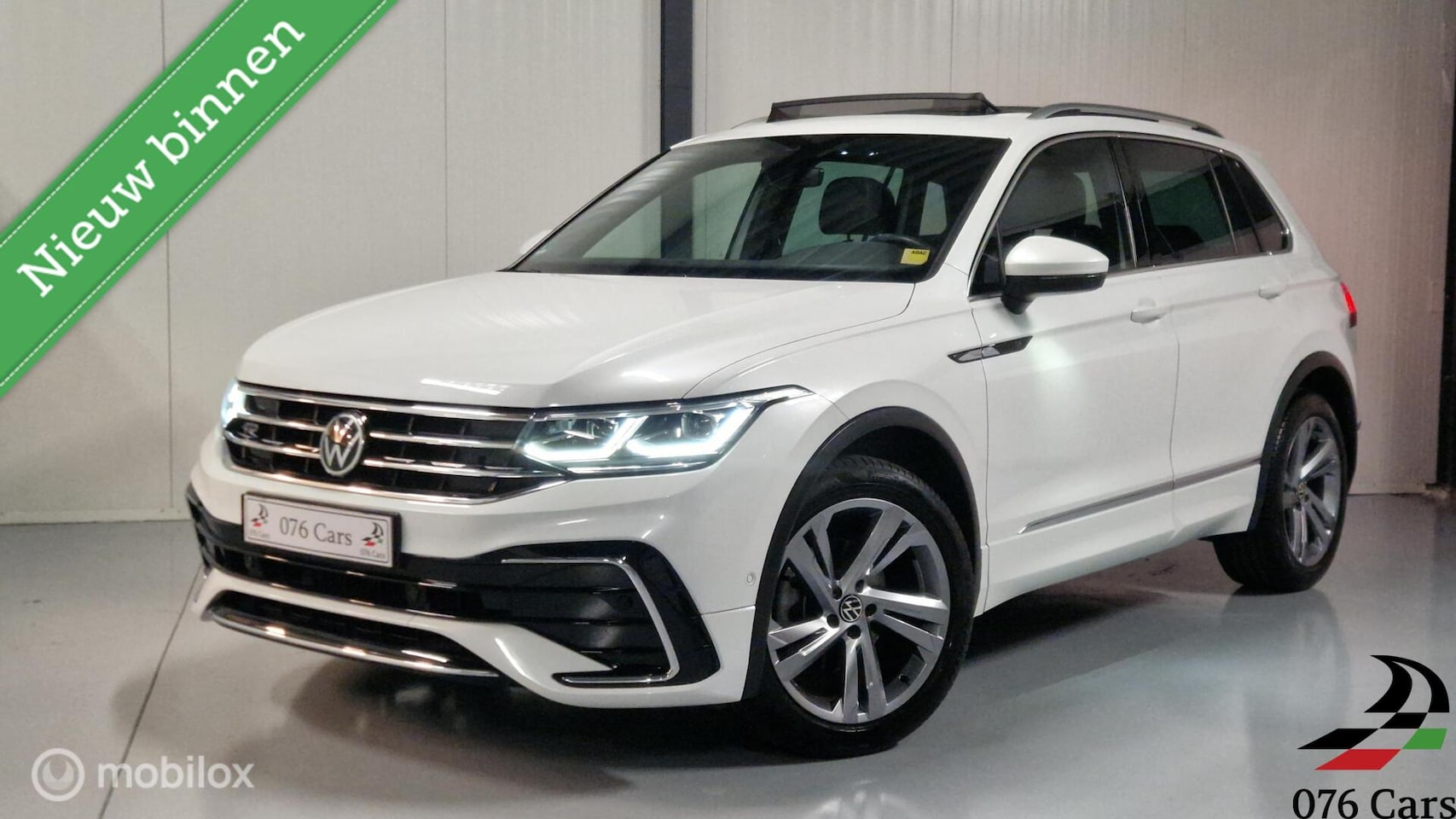 Volkswagen Tiguan - 1.5 TSI R-Line PANO TREKHAAK iQ LIGHTS 1e EIGENAAR - AutoWereld.nl