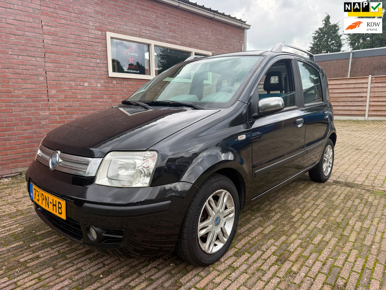 Fiat Panda - 1.2 AUTOMAAT APK 5-8-2027 panoramadak 114811 km NAP - AutoWereld.nl