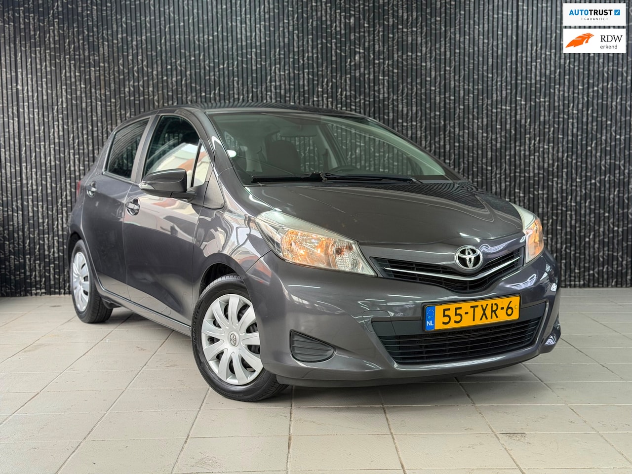 Toyota Yaris - 1.3 VVT-i Executive Automaat | Airco | camera - AutoWereld.nl