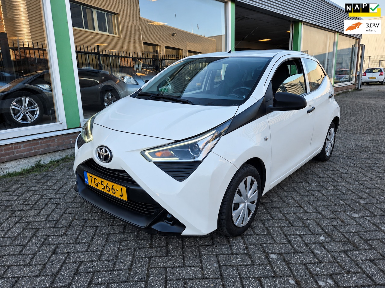 Toyota Aygo - 1.0 VVT-i x-fun|AIRCO|BT|dealer onderhouden - AutoWereld.nl